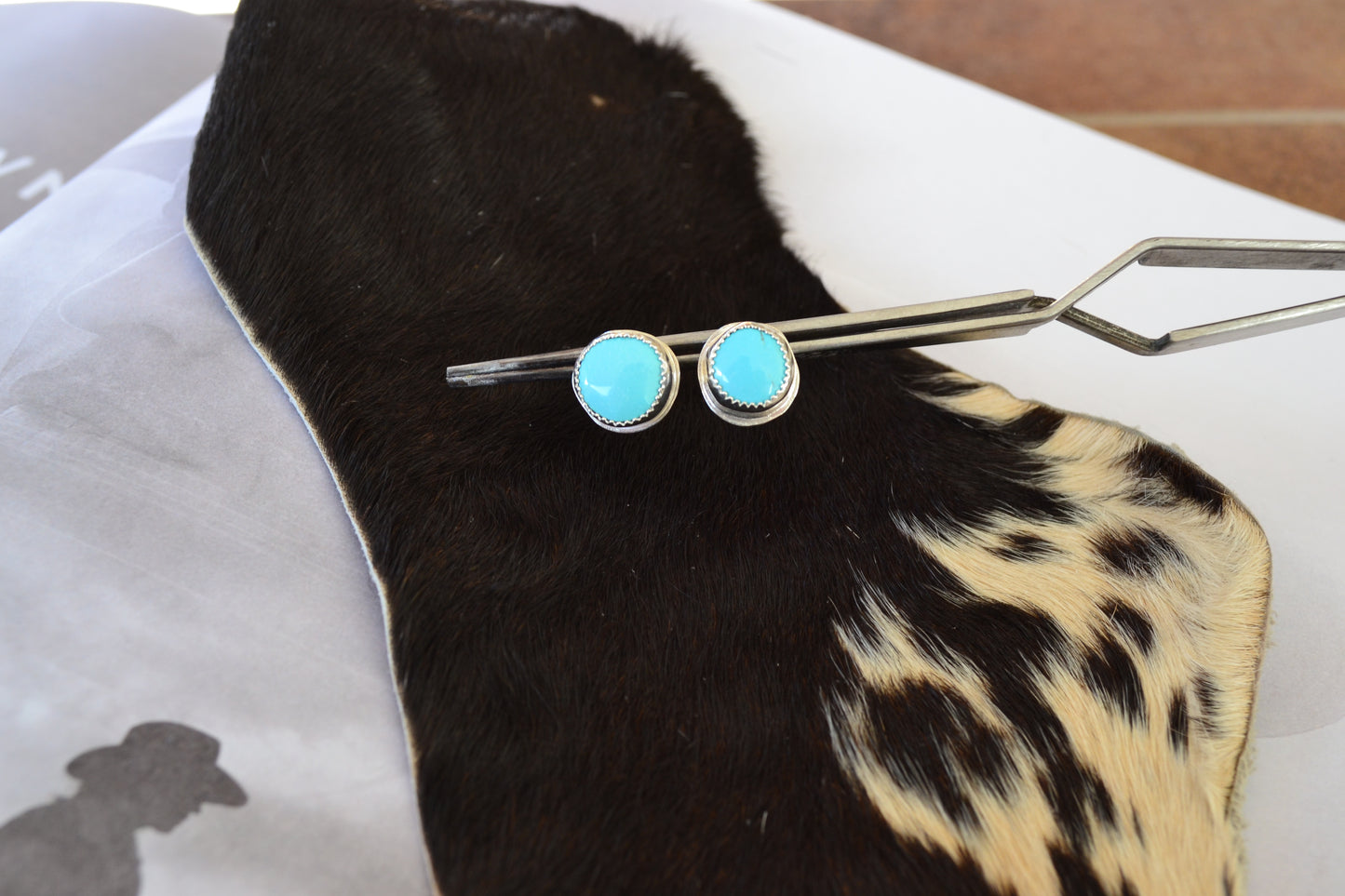 KINGMAN TURQUOISE ROUND STUDS