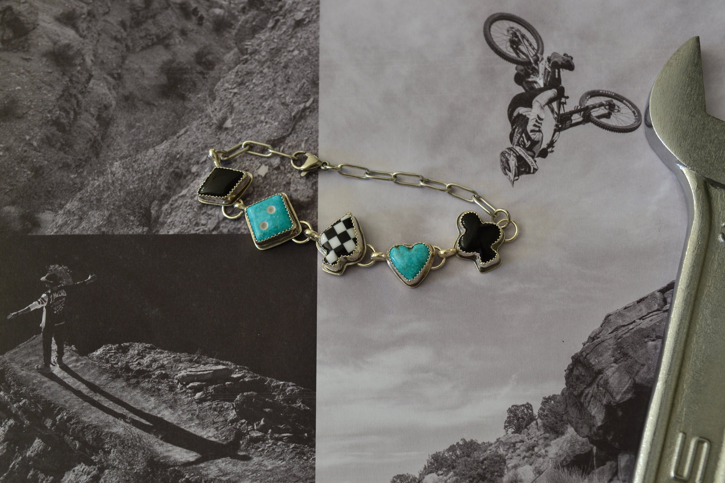 KINGMAN TURQUOISE X JET CHARM BRACELET