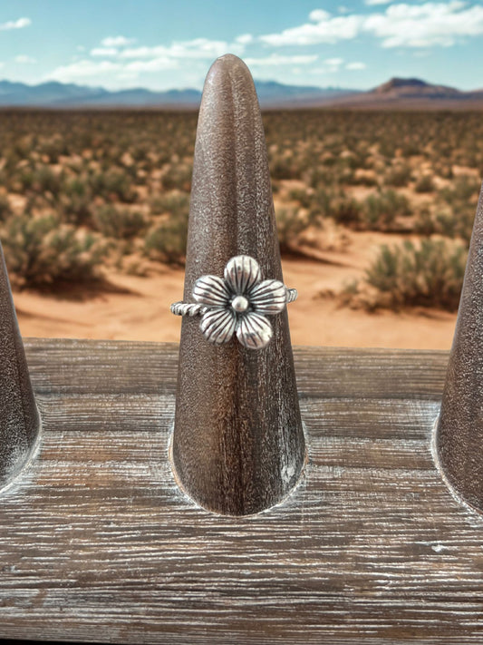 STERLING SILVER ROPE FLOWER RING