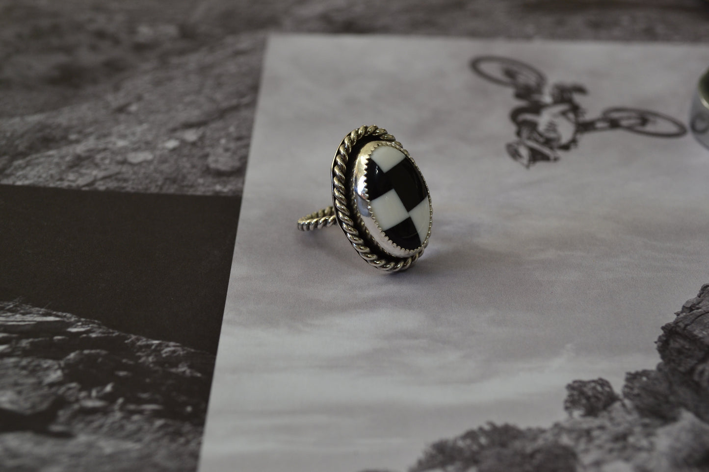 OVAL CHECKERED ROPE RING SIZE 5 1/4
