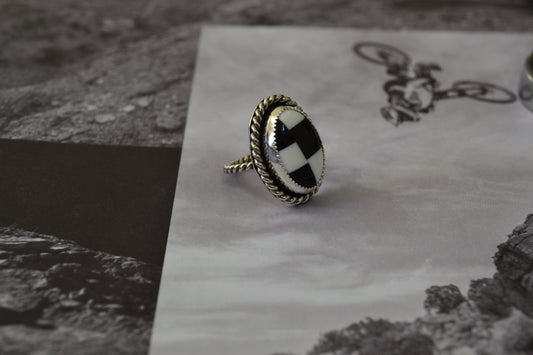 OVAL CHECKERED ROPE RING SIZE 5 1/4